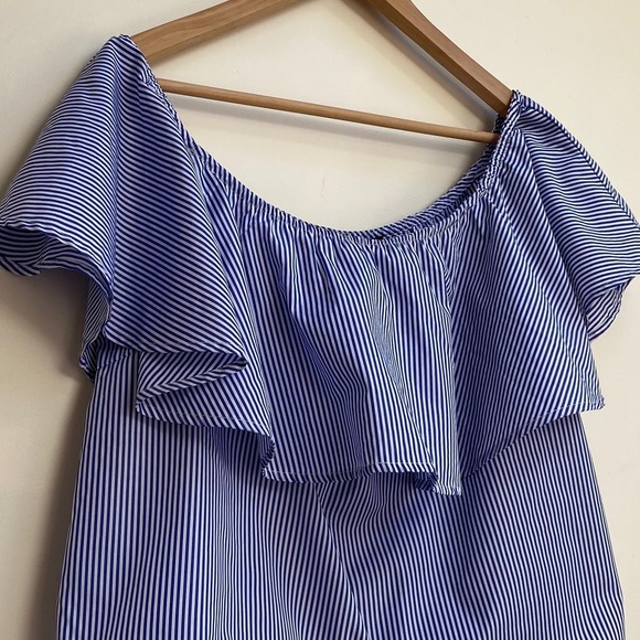 Off-the-Shoulder Ruffle Top - Picture 3 of 3